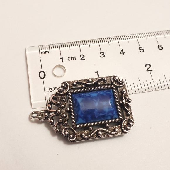 💙 FREE in bundle 💙 Vintage Sarah Coventry - Double sided Roman Holiday pendant - Picture 6 of 6